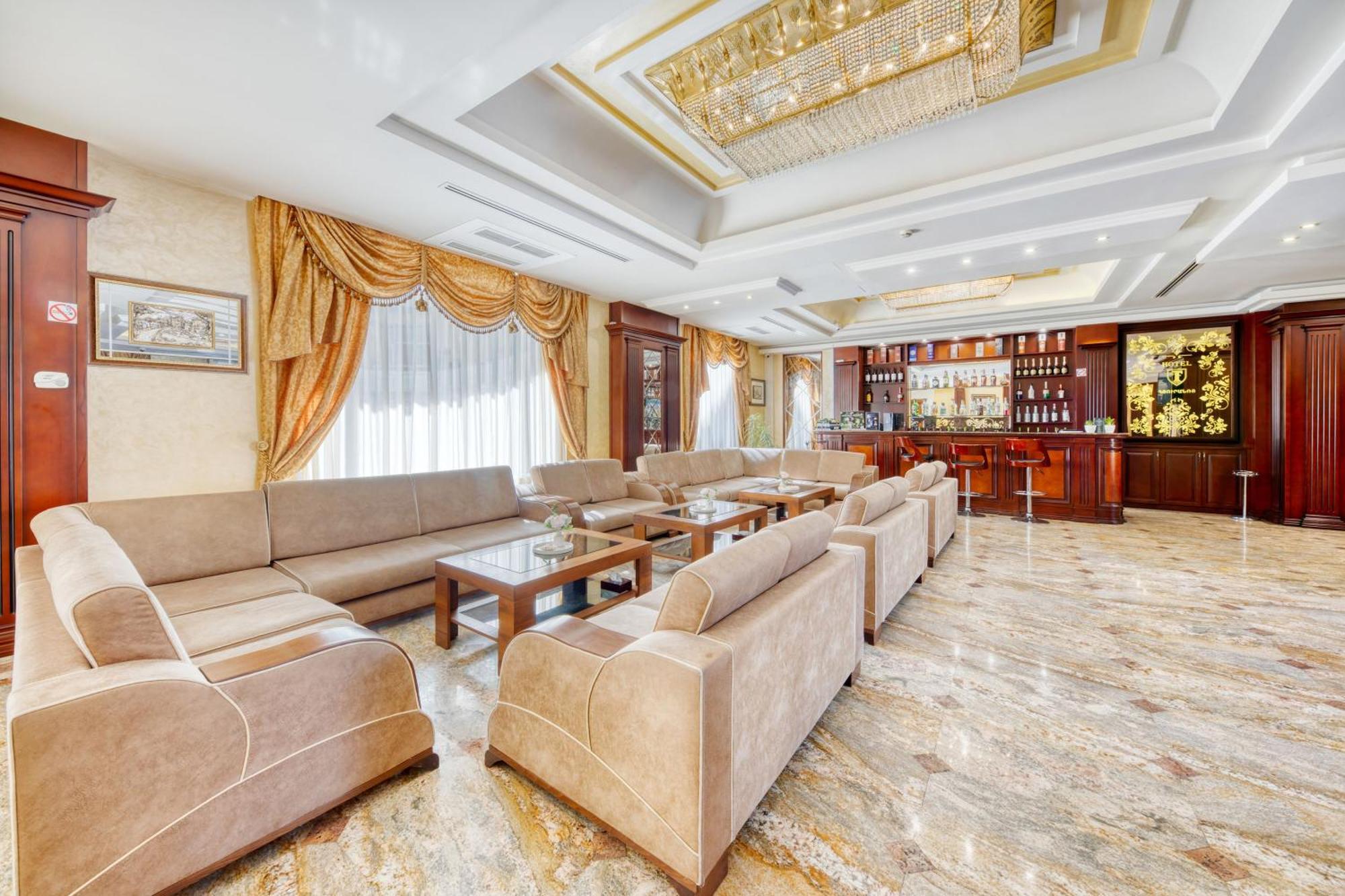 Spa Hotel Grace Forum 예레반 외부 사진